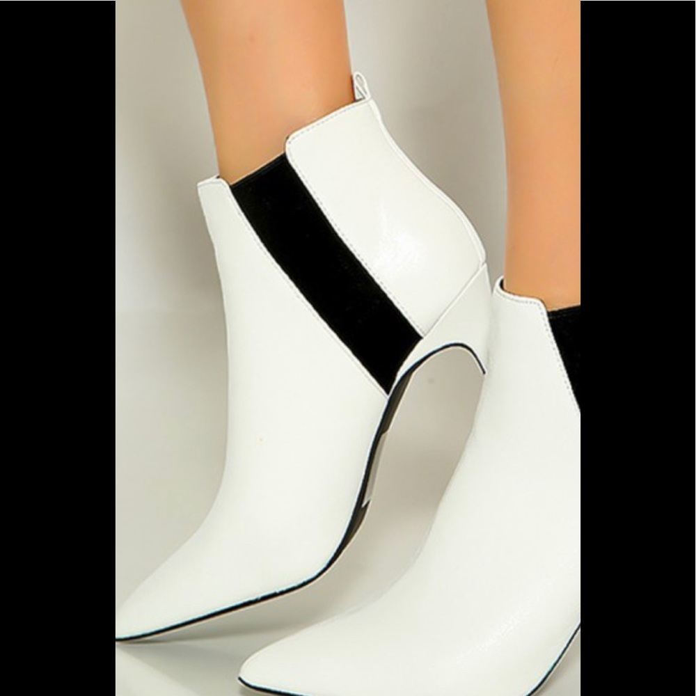 ANKLE BOOTS. - Picture 2 of 4